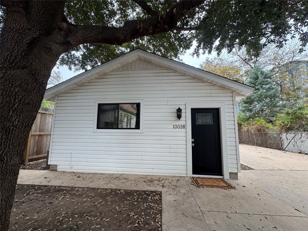 Property Photo: 1005 Willow Street B TX 78702