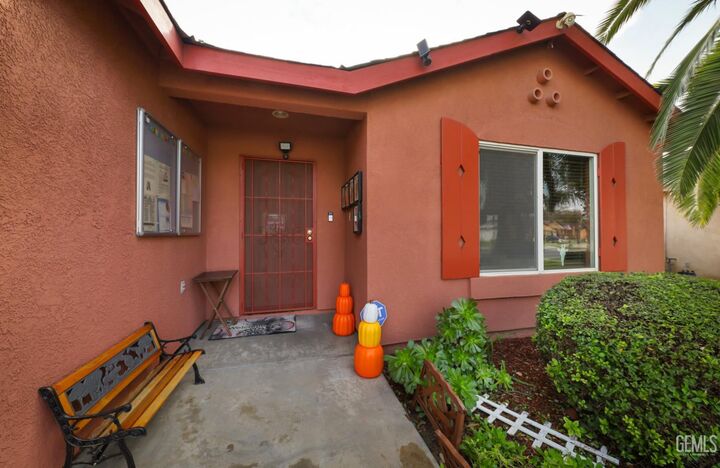 Property Photo:  3711 Ridgemont Street  CA 93313 
