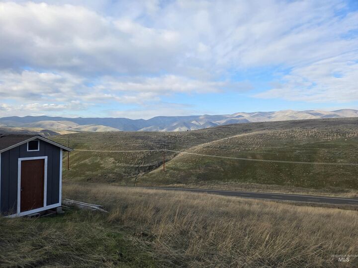 Property Photo: 2217 Deer Pointe Dr WA 99403