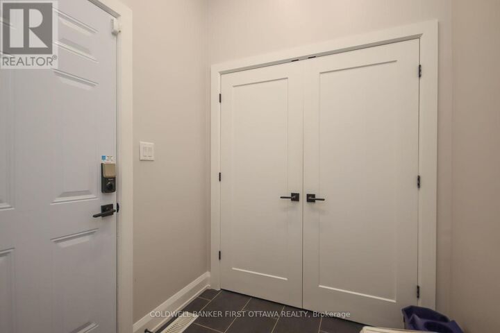 Property Photo: 165 Wesley Avenue ON K1Z 6Z9