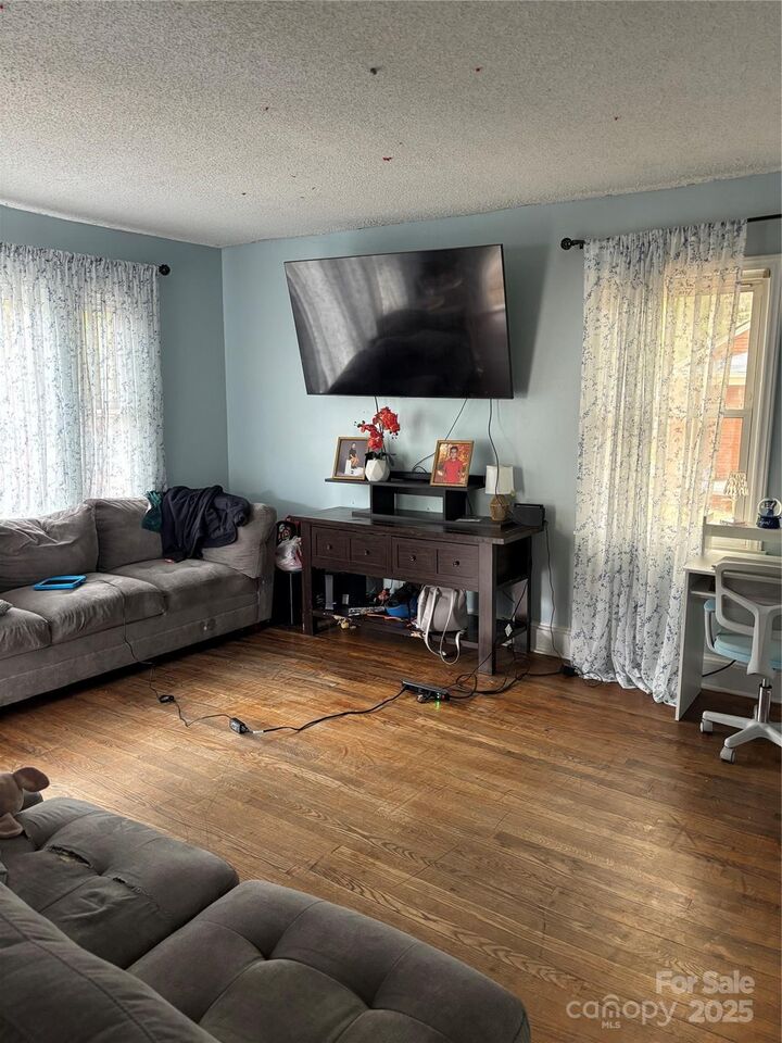 Property Photo: 549 W Cama Street NC 28217