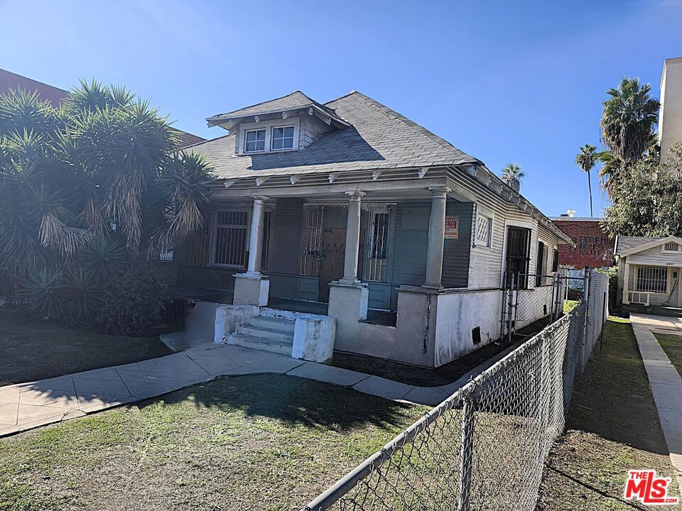 Property Photo: 4313 S Flower St CA 90037