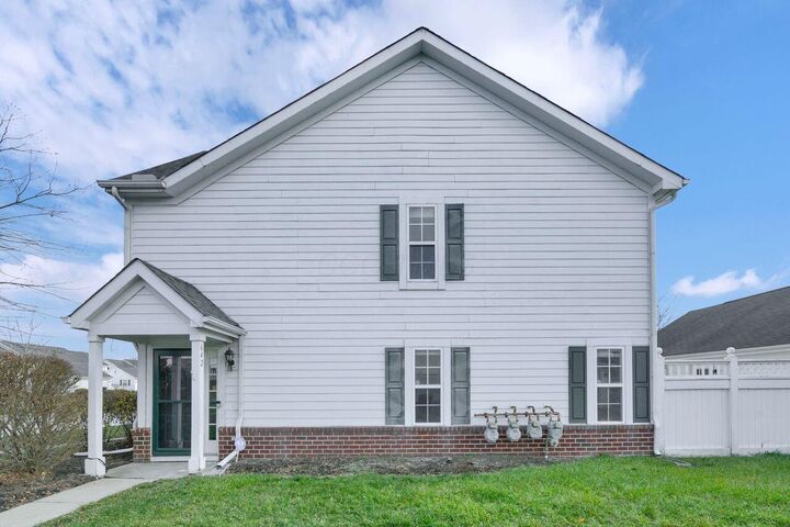 Property Photo: 642 Lakeview S Drive OH 43123