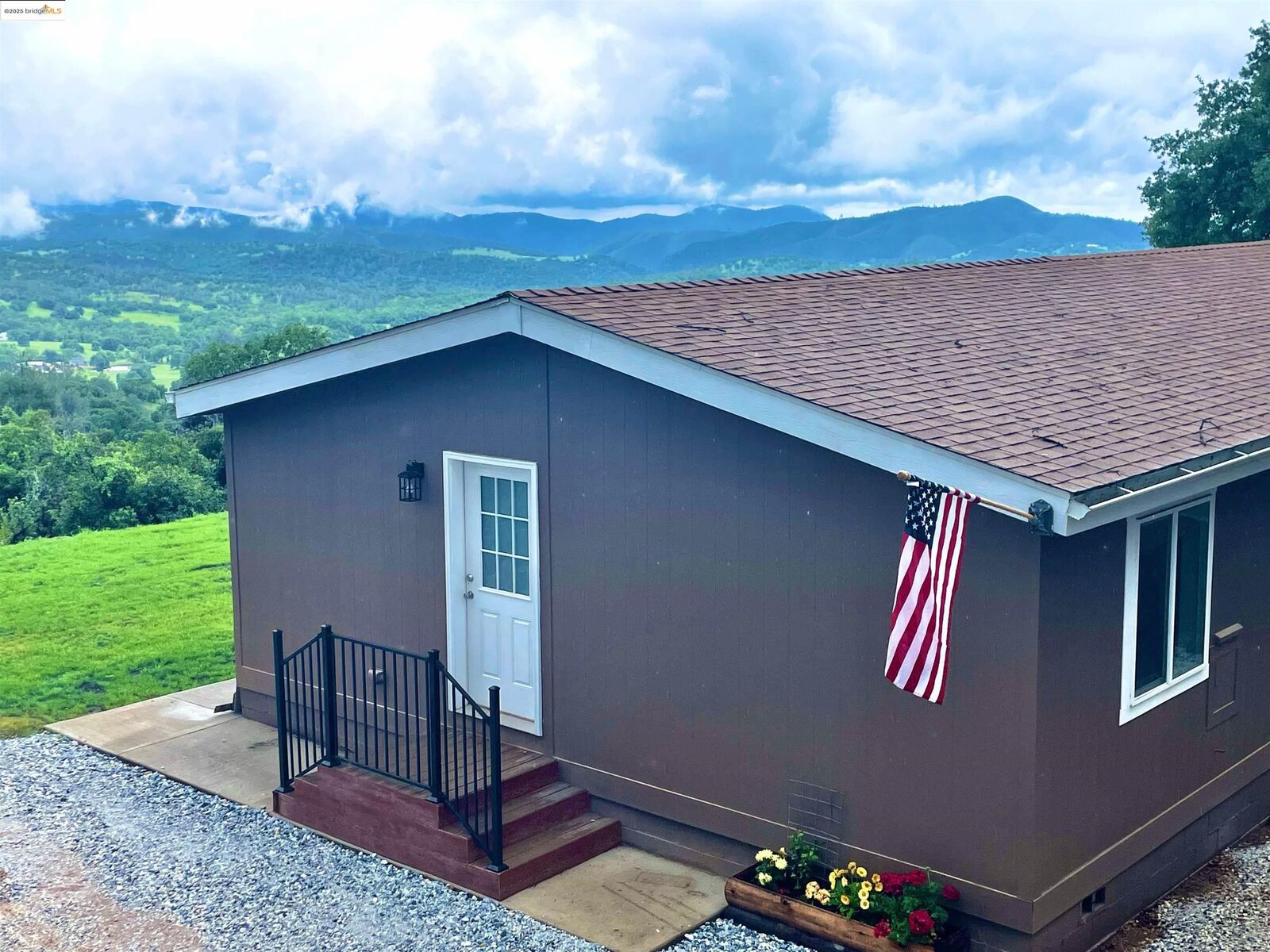 Property Photo: 14865 W Blue Bell Rd CA 95370