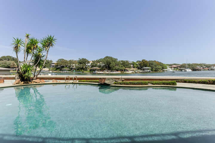 Property Photo:  204 Laura Lane  FL 32561 