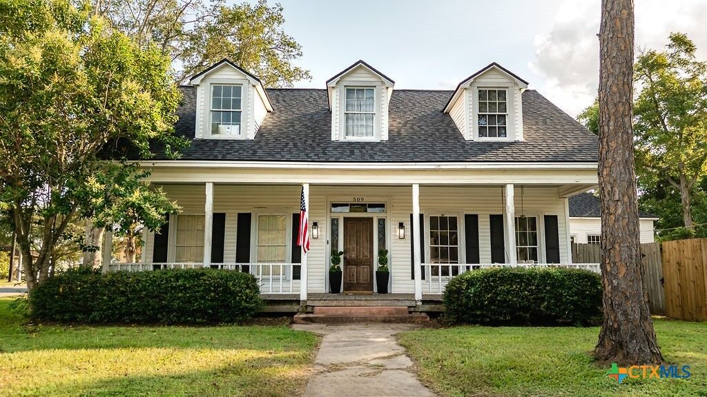 Property Photo: 509 Hanover Street TX 77957
