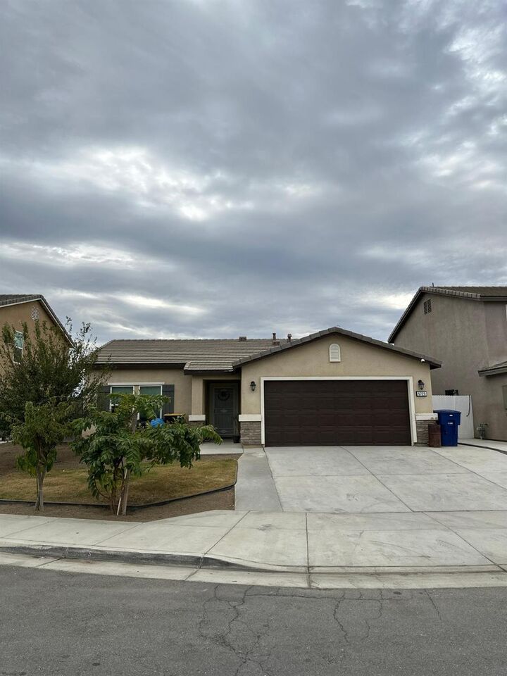 Property Photo:  5725 Winnipeg Dr  CA 93313 
