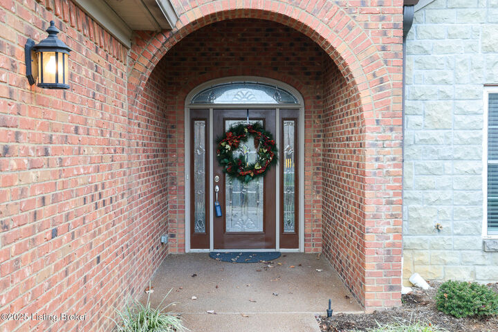 Property Photo: 10712 Riva Rd KY 40223