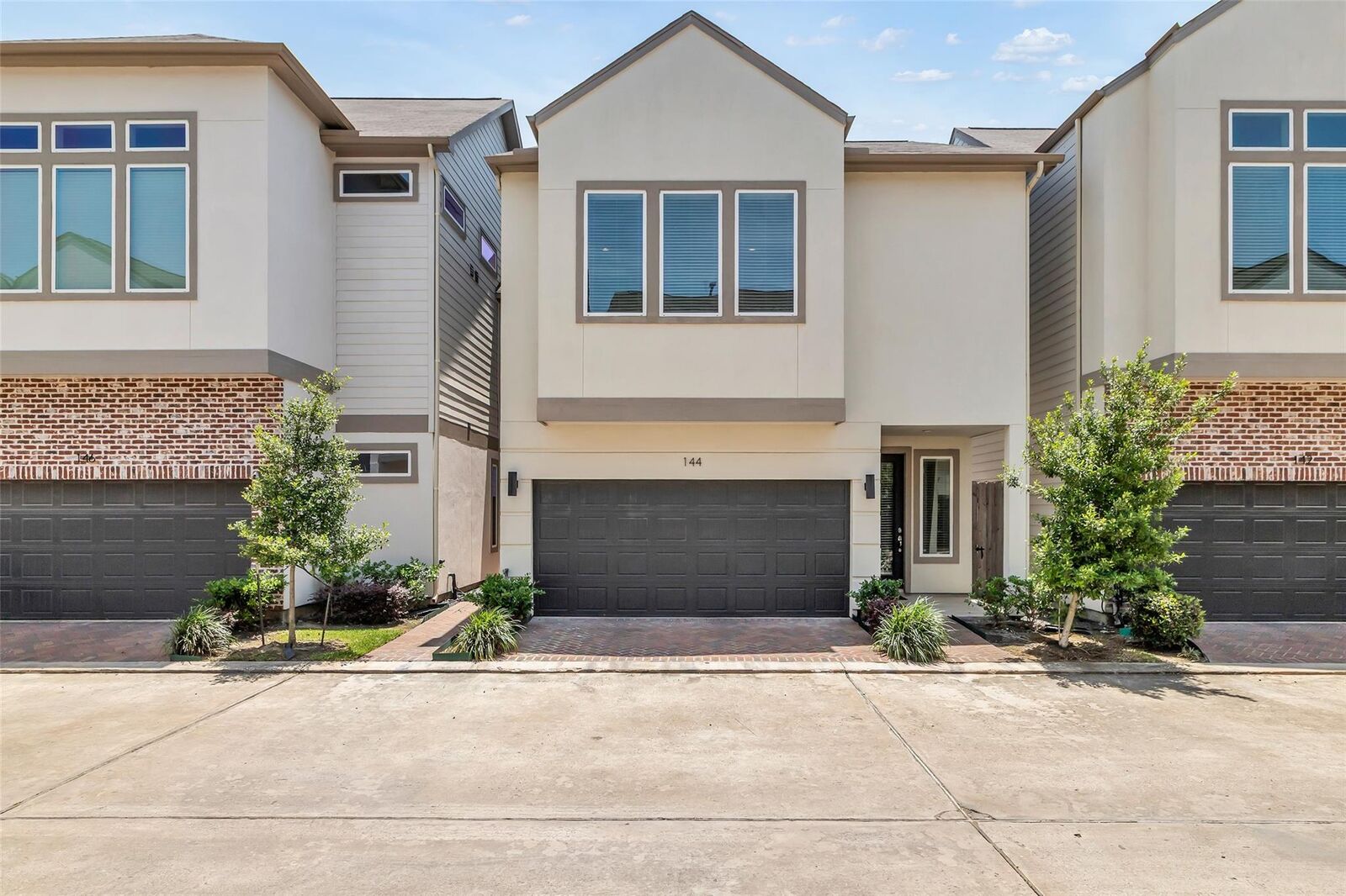 Property Photo: 144 Knightsbridge Park Lane TX 77018