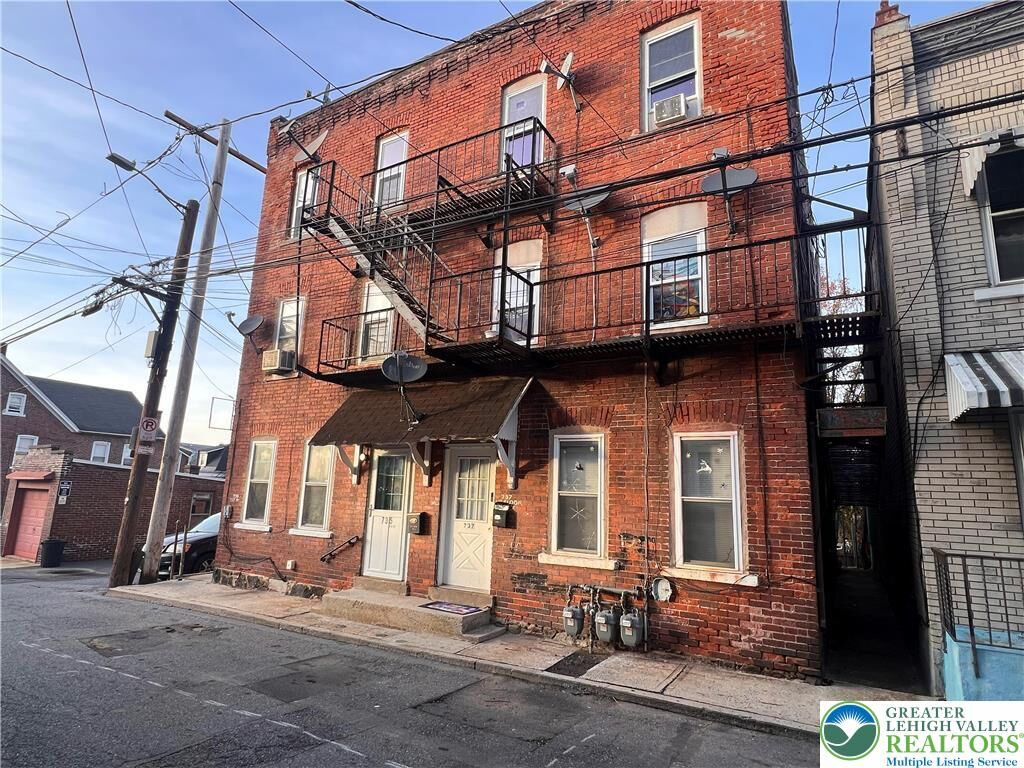 Property Photo:  735 Laufer Street  PA 18015 