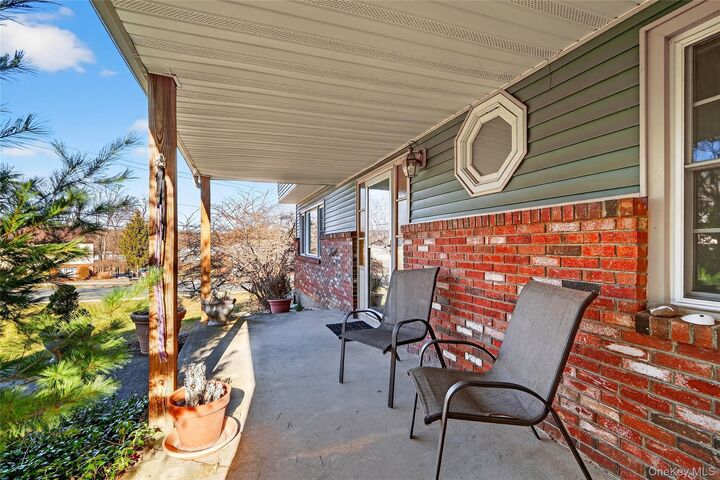 Property Photo:  7 O'Sullivan Lane  NY 10950 