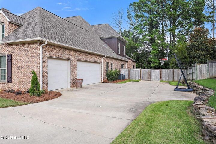 Property Photo:  213 Ironwood Plantation Boulevard  MS 39110 