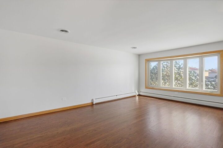 Property Photo:  4900 N Ridgewood Avenue  IL 60706 