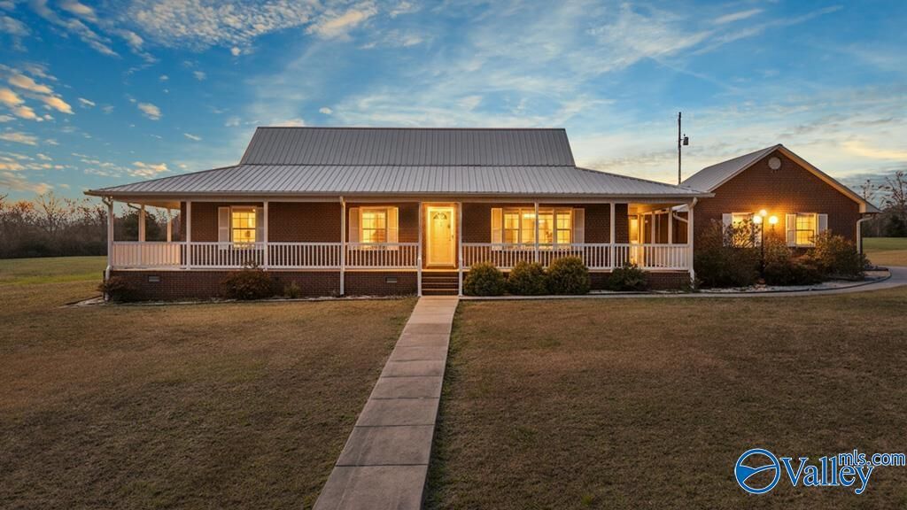 Property Photo:  1283 Moman Road  AL 35980 