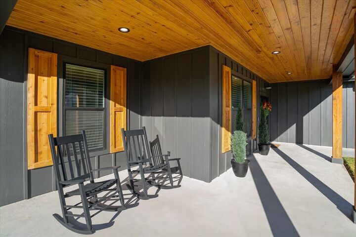 Property Photo:  190 Shady Oak Ct.  TX 75904 