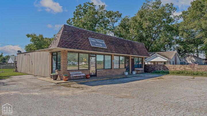 Property Photo: 1017 S Airbase Highway AR 72315