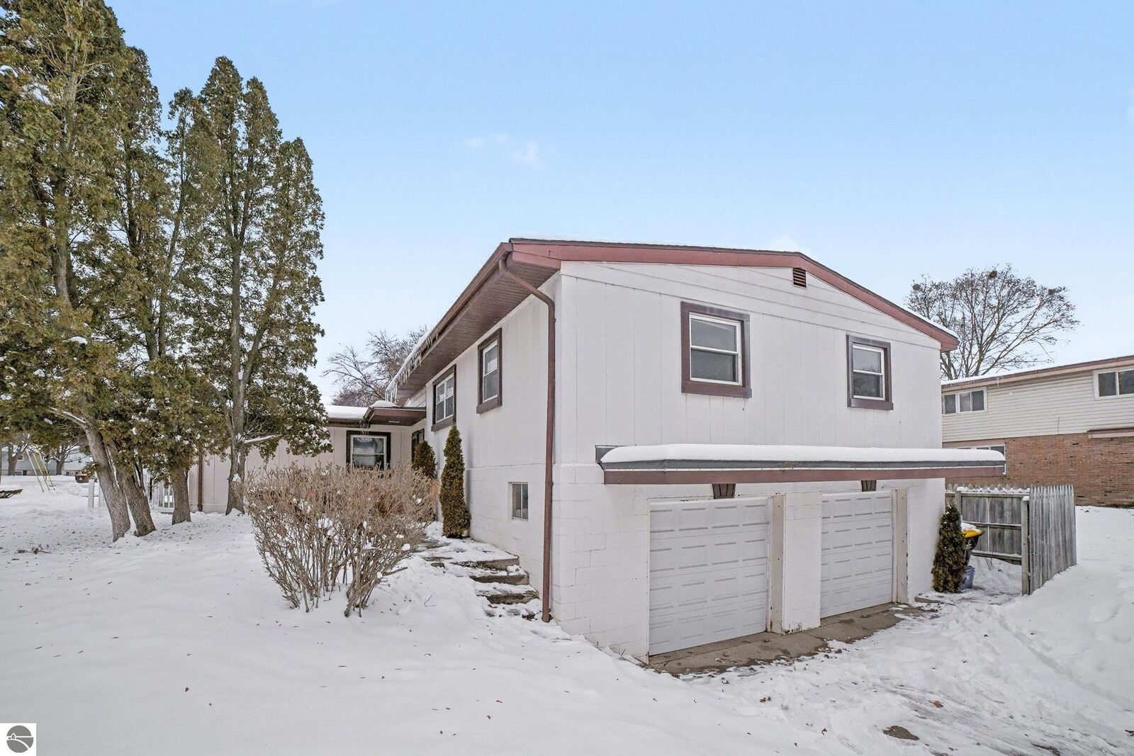 Property Photo:  905 E Gaylord Street  MI 48858 