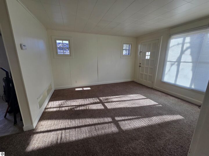 Property Photo:  517 E Bennett Avenue  MI 48858 