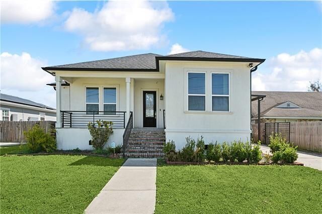 Property Photo: 5135 Cameron Boulevard LA 70122