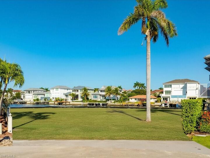 Property Photo:  231 Trade Winds Ave  FL 34108 