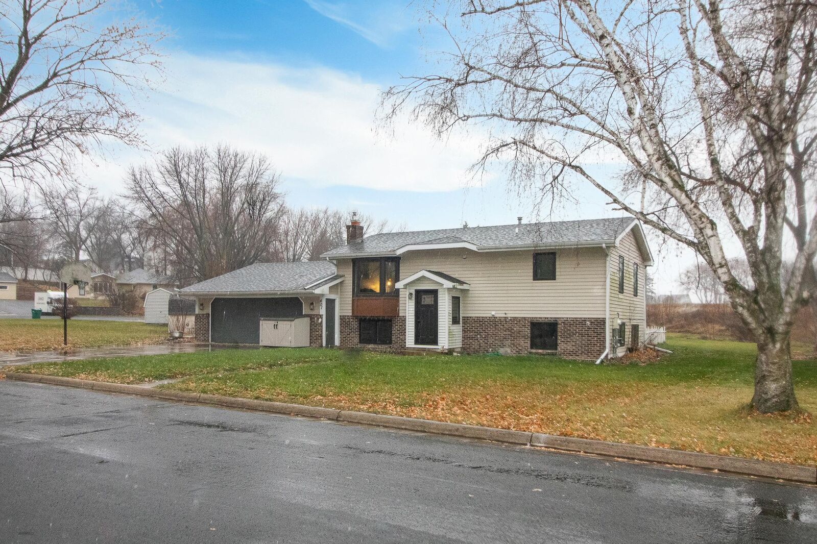 Property Photo:  401 Trilane Drive  MN 55397 