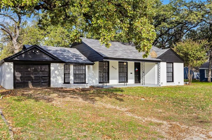 Property Photo:  2513 Carnation Avenue  TX 76111 