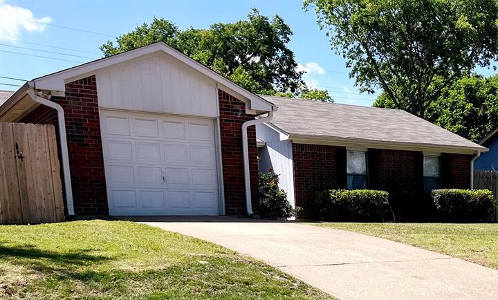 1731 Cliffcrest Drive  Duncanville TX 75137 photo