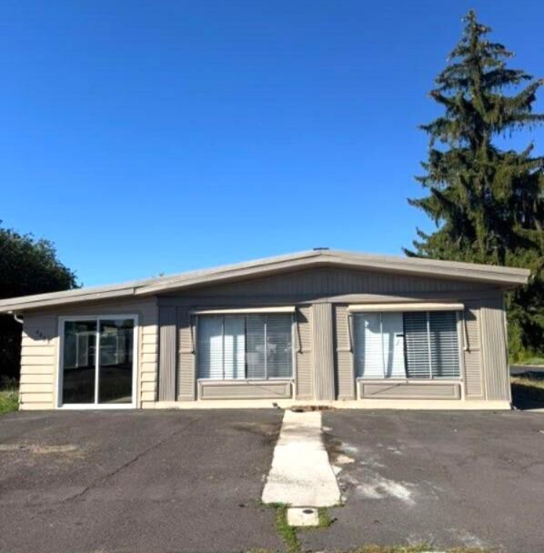 Property Photo:  4609 Alt Court  OR 97603 