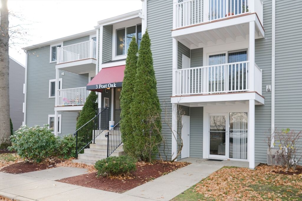 Property Photo:  3 Post Oak Lane 9  MA 01760 