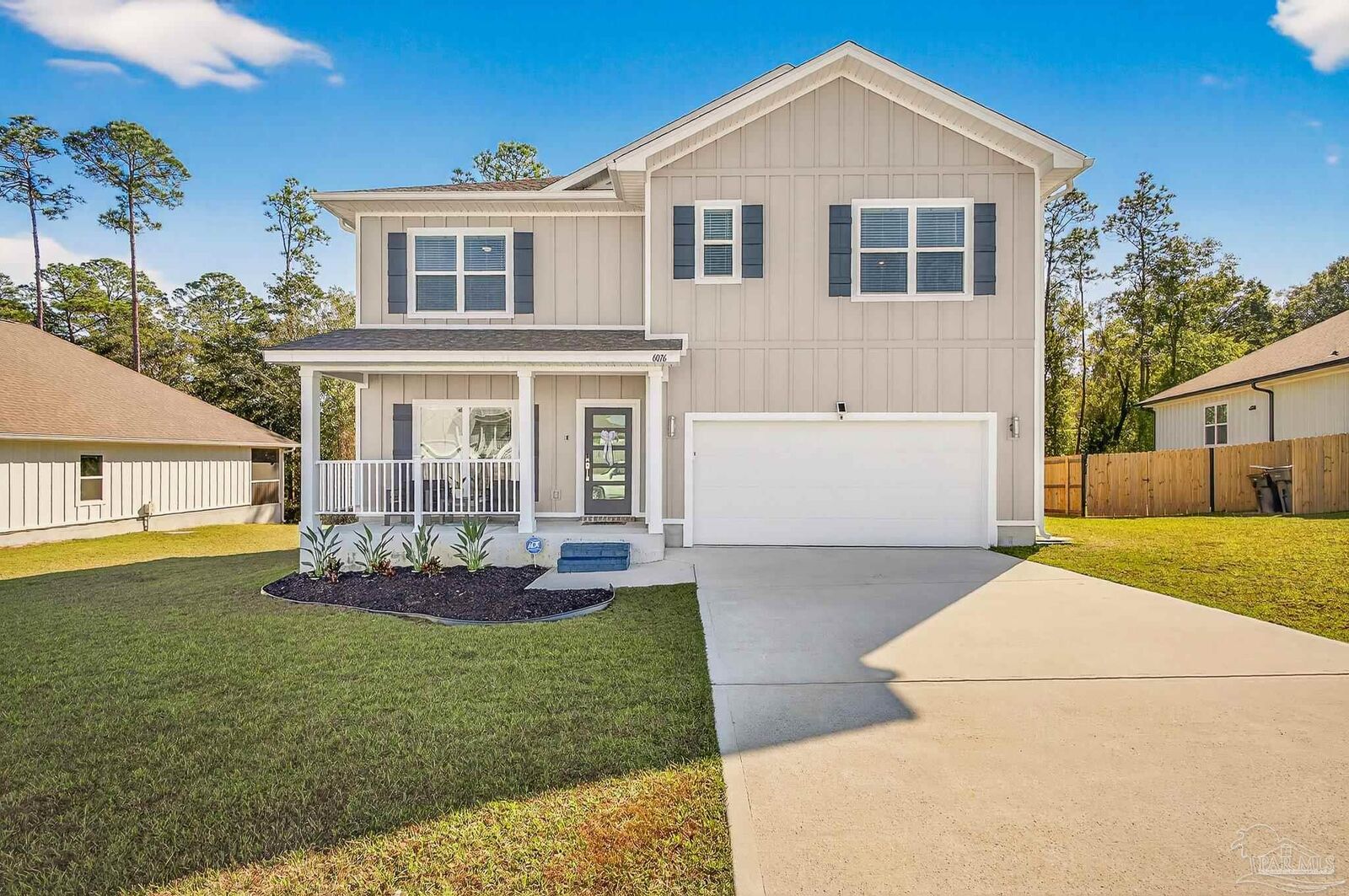 Property Photo: 6076 Rutherford Loop FL 32526