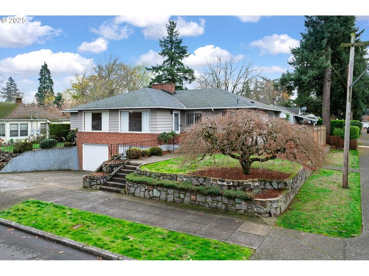 Property Photo:  6208 SE Woodstock Blvd  OR 97206 