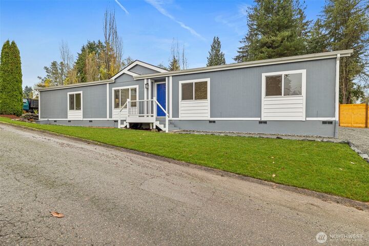 Property Photo:  2525 SW 102nd Lane  WA 98146 