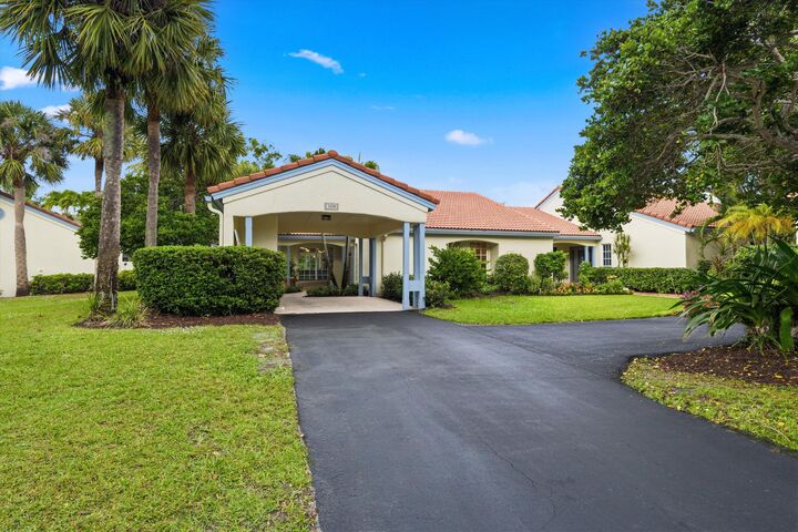 2458 Vista Del Prado Drive  Wellington FL 33414 photo