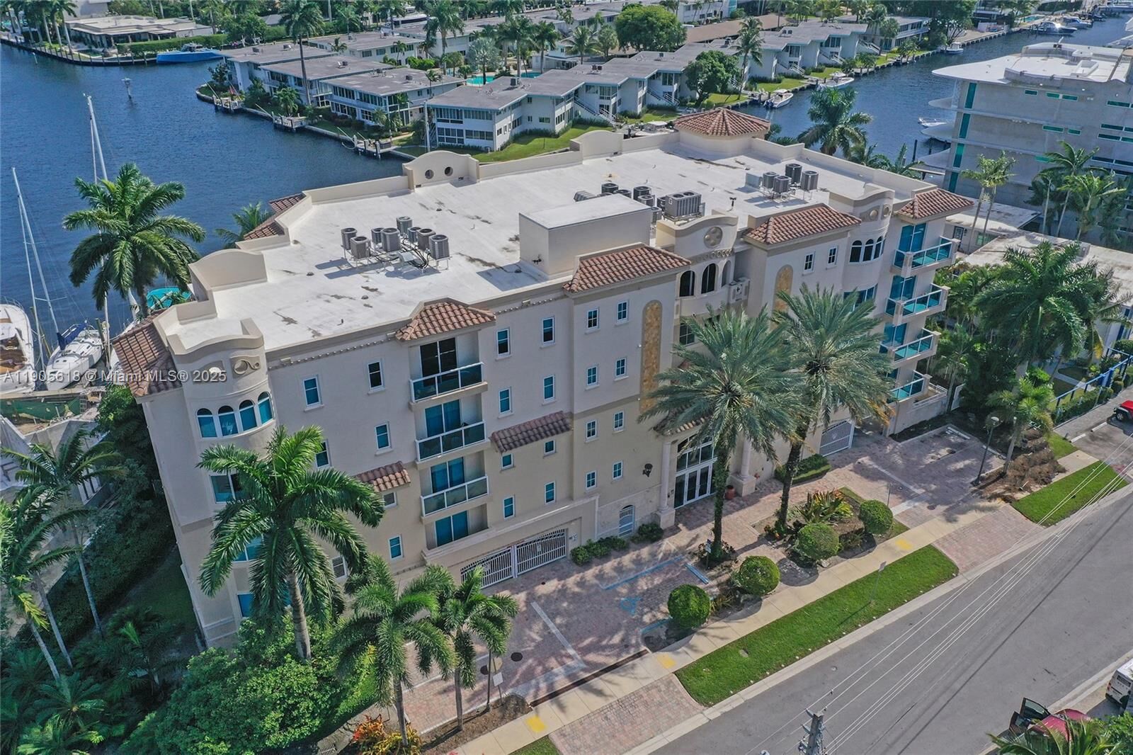 Property Photo:  516 Hendricks Isle 2C  FL 33301 