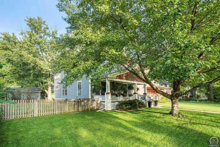 Property Photo:  1327 SW College Ave  KS 66604 