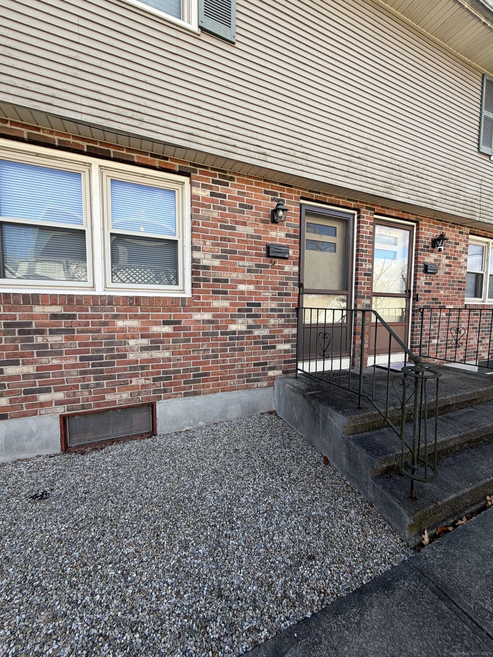 Property Photo: 10 Crown Street 10 CT 06010