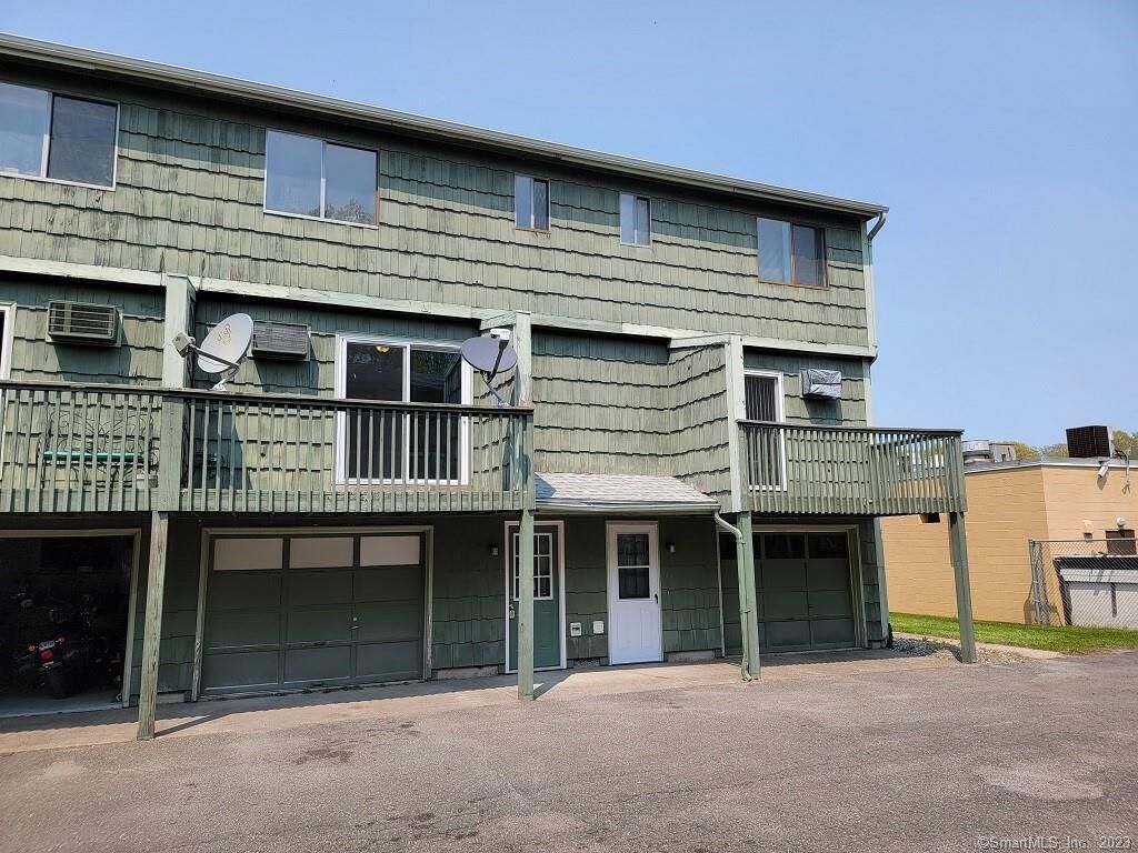 Property Photo:  1400 Meriden Road Apt 5-2  CT 06705 