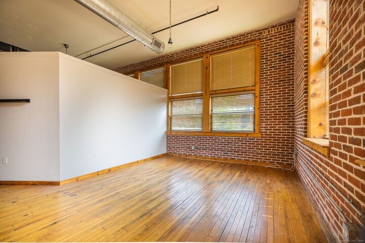 Property Photo:  325 Myrtle Avenue Apt 1101  CT 06604 