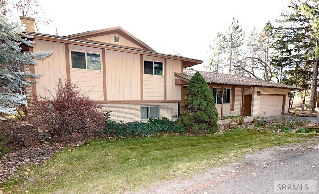 Property Photo: 673 S Bellin Road ID 83402