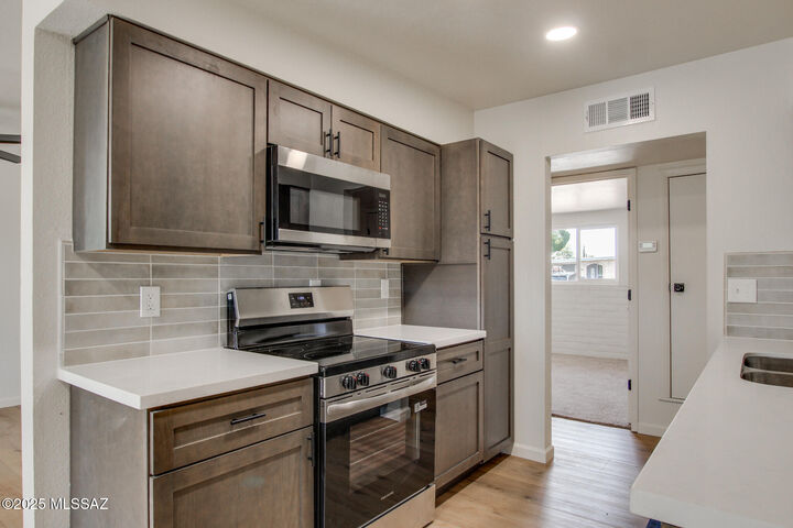 3303 S Manitoba Avenue  Tucson AZ 85730 photo