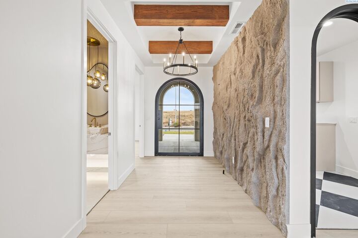 Property Photo: 2887 Savanna Ave WA 99352