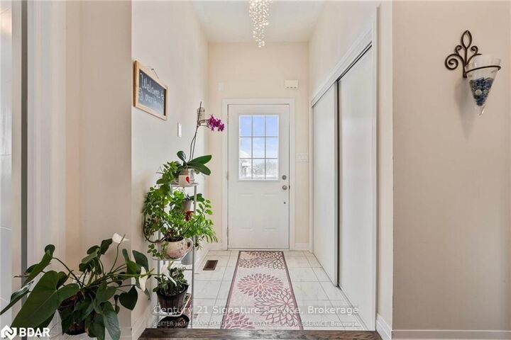 Property Photo:  42 Bedford Estates Crescent  ON L4N 9K5 