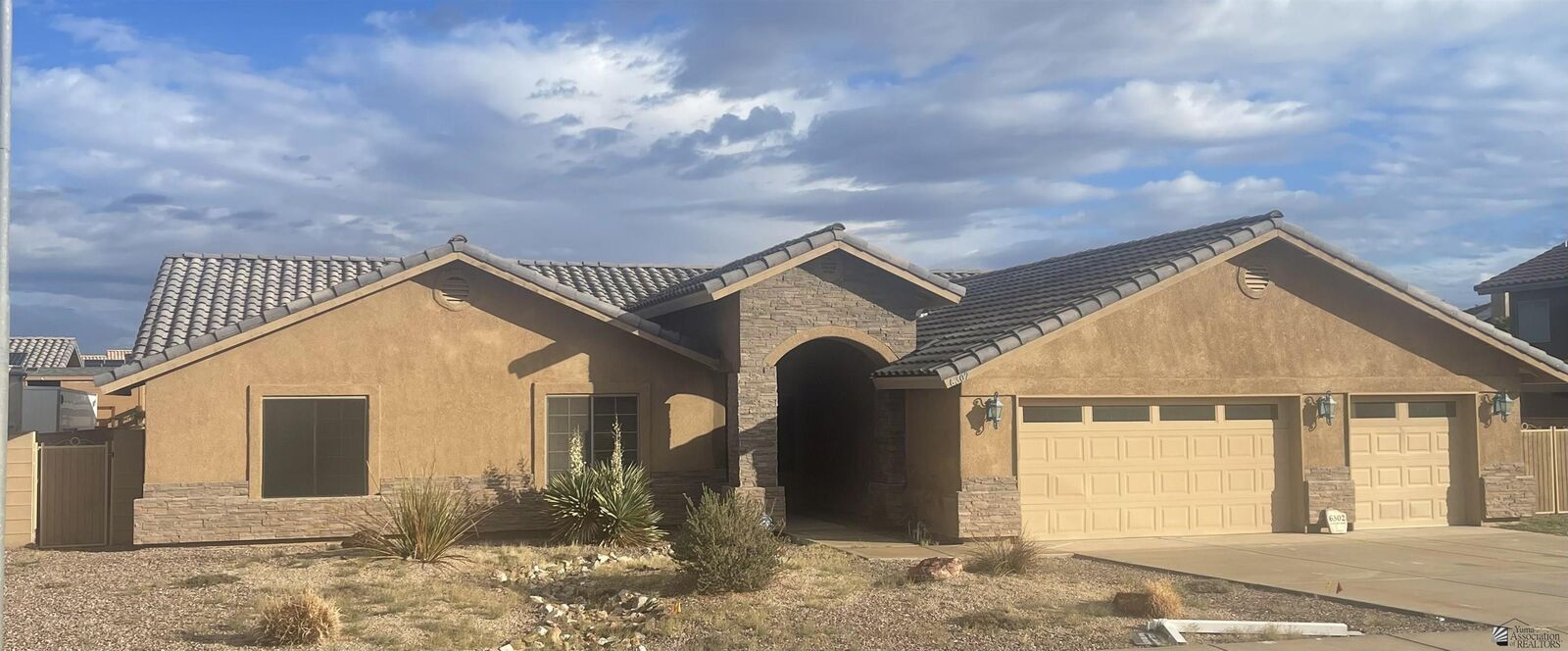 Property Photo:  6302 E 47 St  AZ 85365 