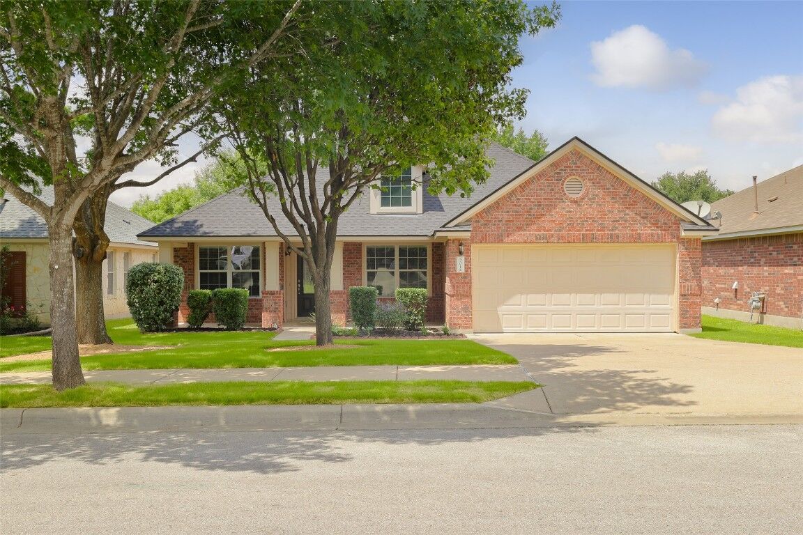 Property Photo:  301 Middle Creek  TX 78610 
