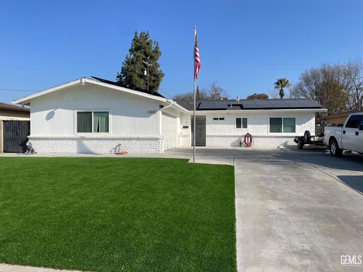 2512 Blackstone Court  Bakersfield CA 93304 photo