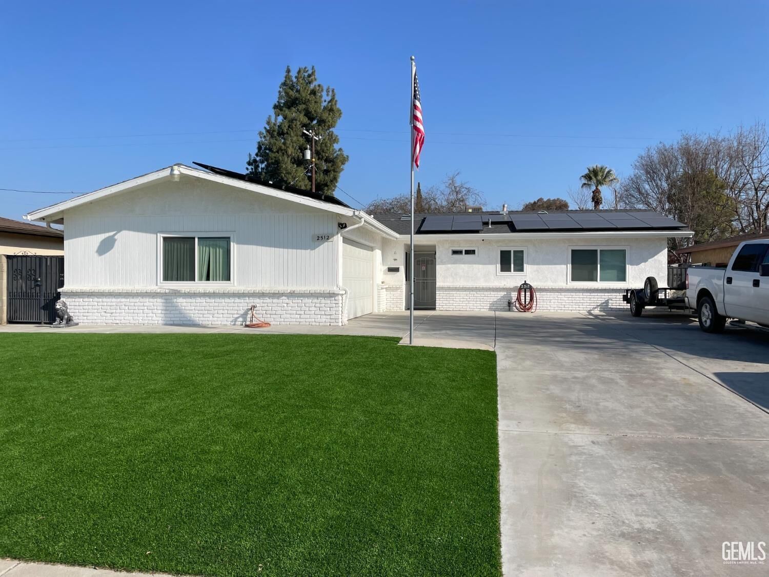 Property Photo: 2512 Blackstone Court CA 93304