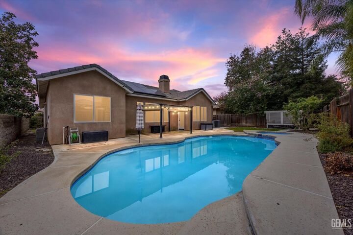 Property Photo:  9302 Vistoso Way  CA 93312 