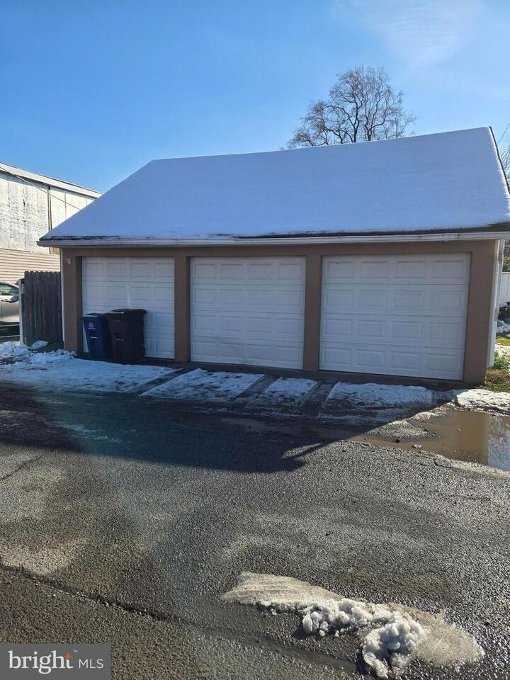 Property Photo: 121 E Locust Street PA 17055