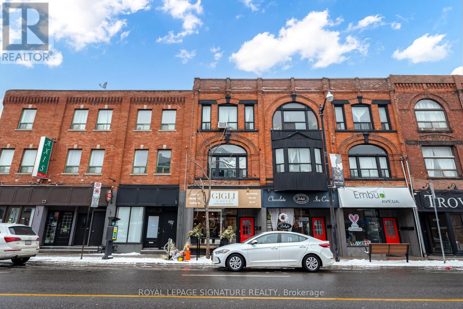 Property Photo:  3042 Dundas Street West Back  ON M6P 1Z5 