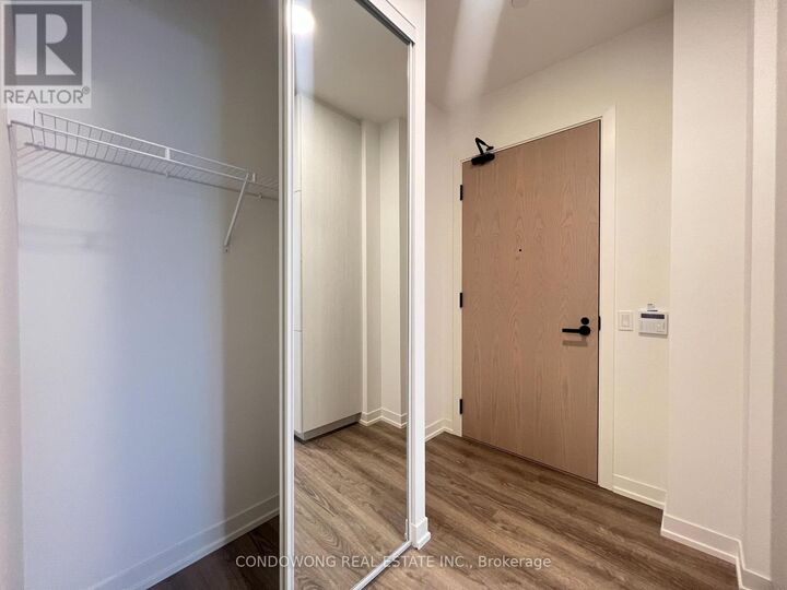 Property Photo:  8 Interchange Way 3607  ON L4K 0R2 